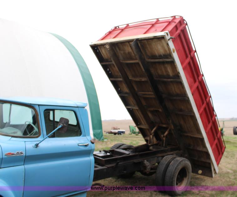 image for item F7595 1962 Chevrolet C60 grain truck