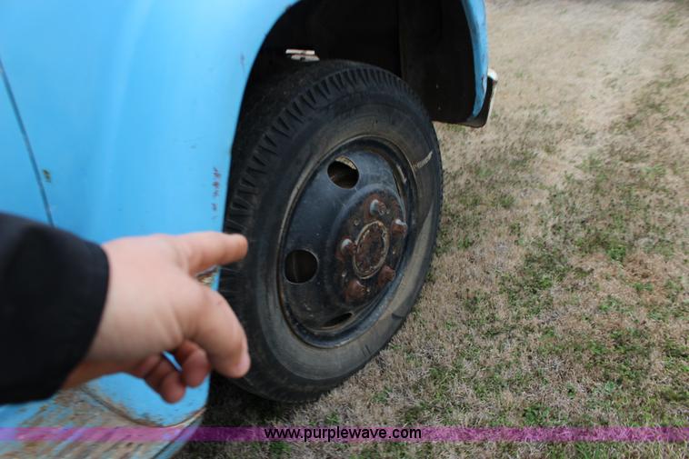 image for item F7595 1962 Chevrolet C60 grain truck