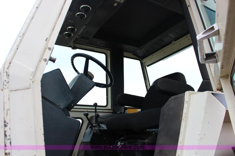 image for item F7601 1979 Case 2390 tractor