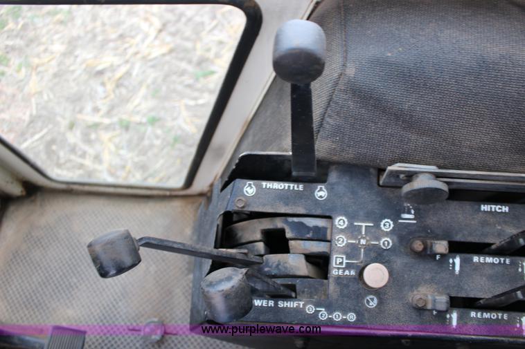 image for item F7601 1979 Case 2390 tractor