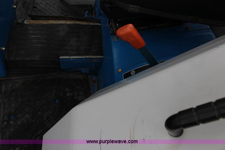 image for item F7608 1998 New Holland 1920 MFWD compact utility tractor