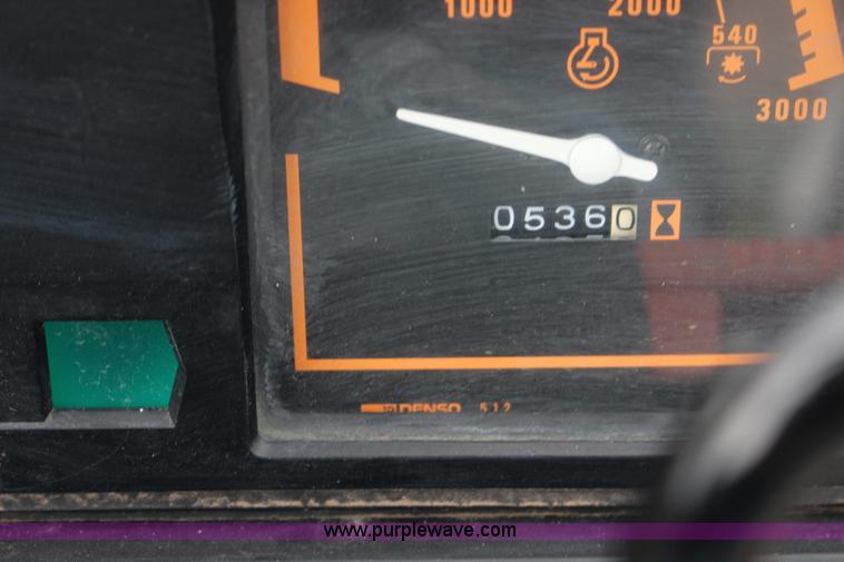 image for item F7608 1998 New Holland 1920 MFWD compact utility tractor