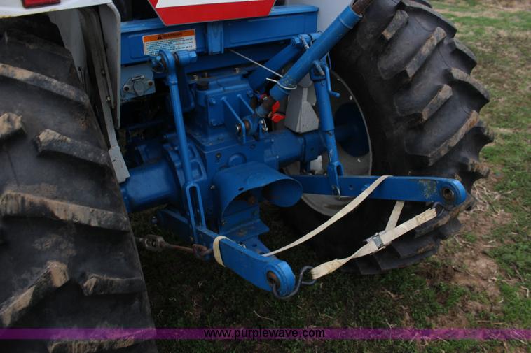 image for item F7608 1998 New Holland 1920 MFWD compact utility tractor