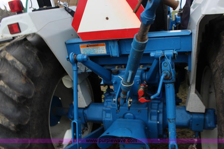 image for item F7608 1998 New Holland 1920 MFWD compact utility tractor