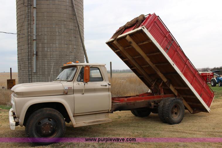 image for item F7609 1965 Chevrolet C60 grain truck