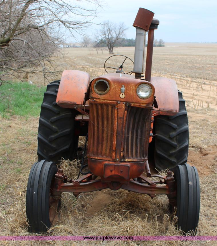 image for item F7614 Case 800 tractor