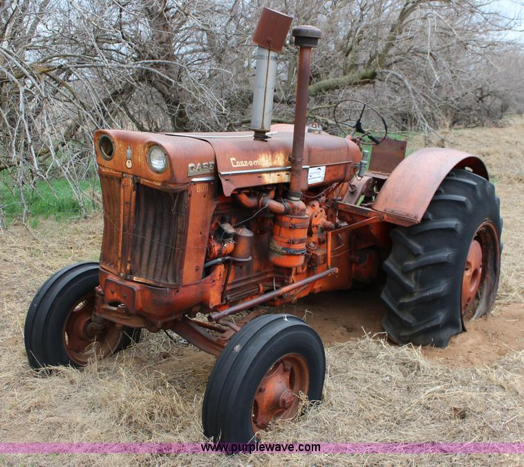 image for item F7614 Case 800 tractor