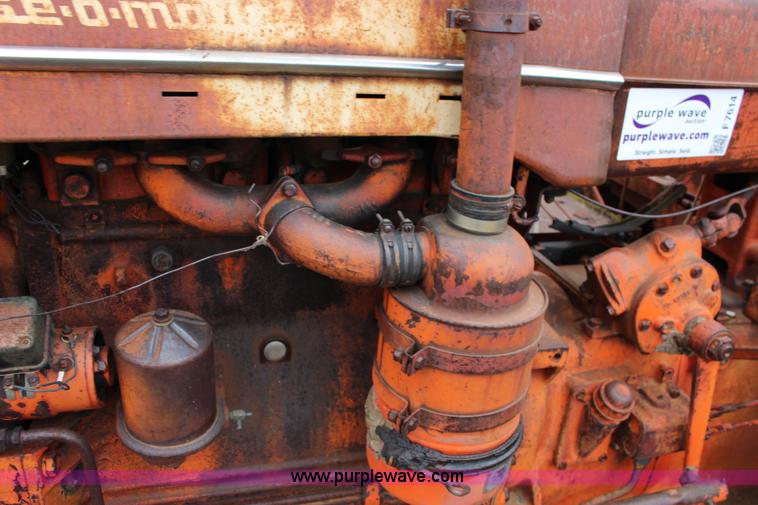 image for item F7614 Case 800 tractor