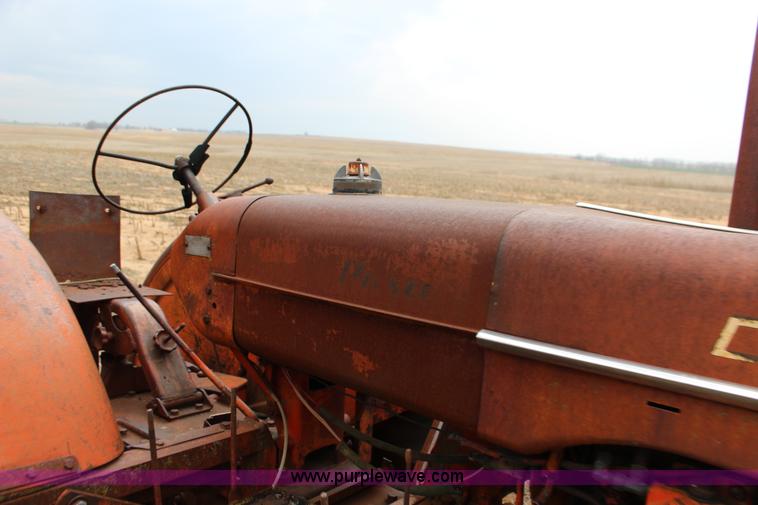 image for item F7614 Case 800 tractor