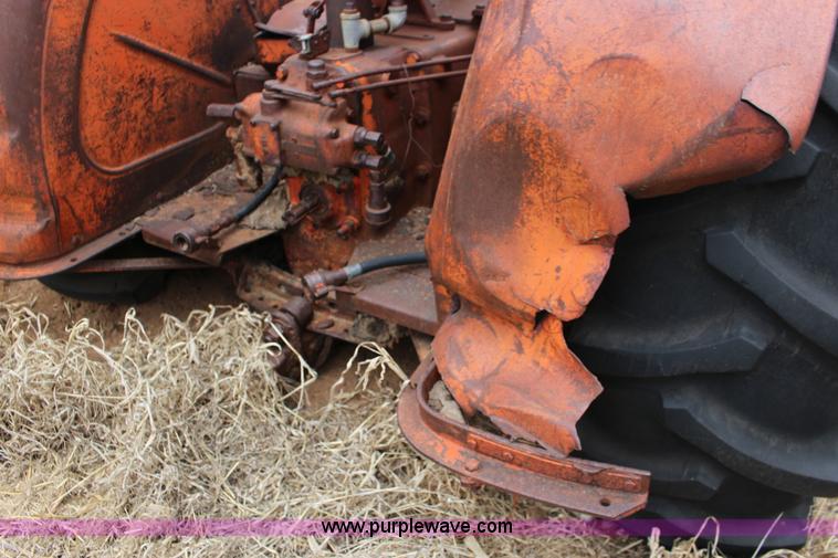 image for item F7614 Case 800 tractor