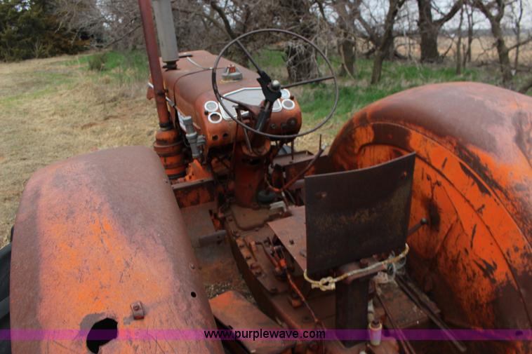 image for item F7614 Case 800 tractor