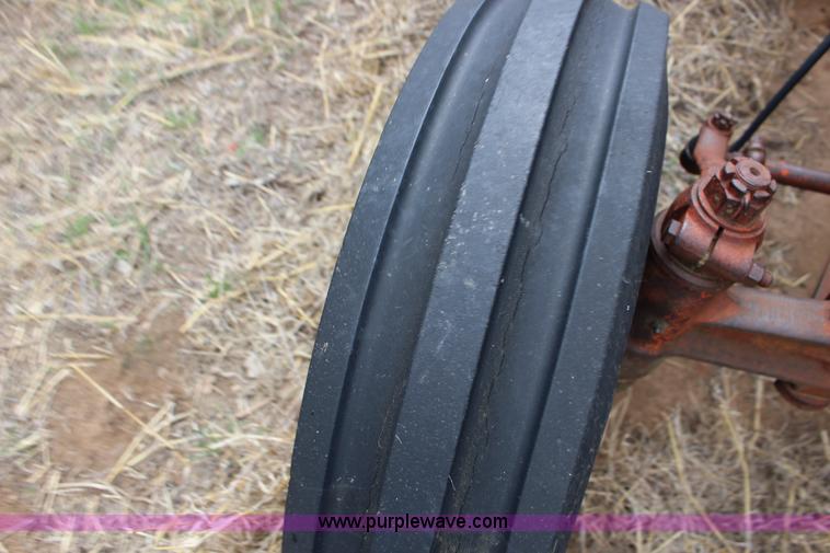 image for item F7614 Case 800 tractor