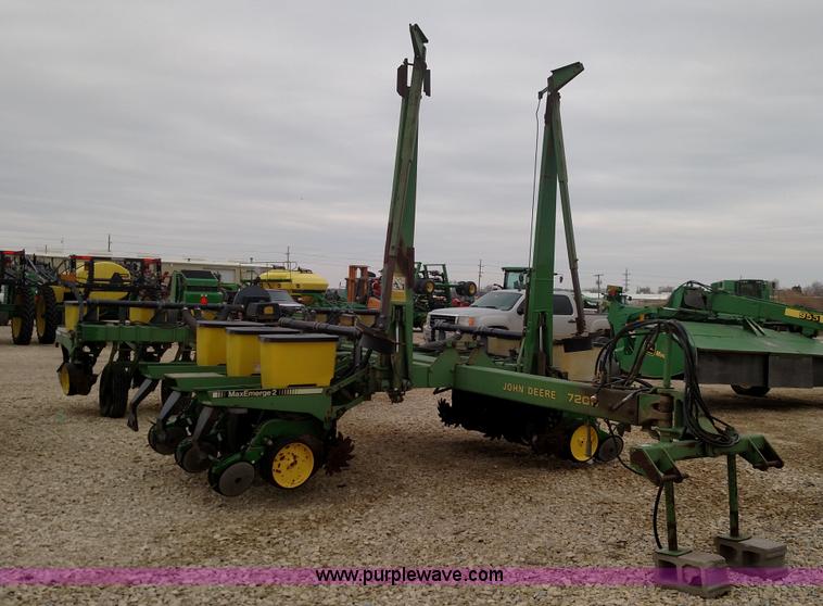 image for item F7638 John Deere 7200 planter