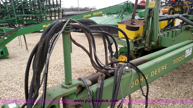 image for item F7638 John Deere 7200 planter