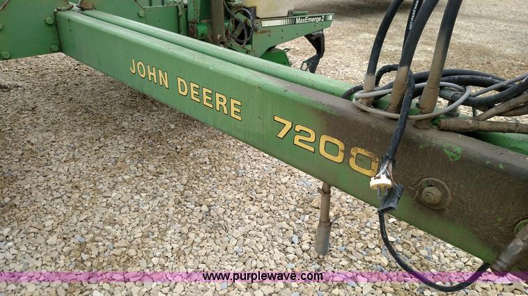 image for item F7638 John Deere 7200 planter