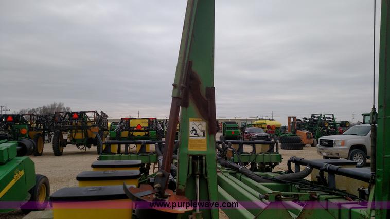 image for item F7638 John Deere 7200 planter