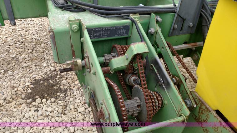 image for item F7638 John Deere 7200 planter