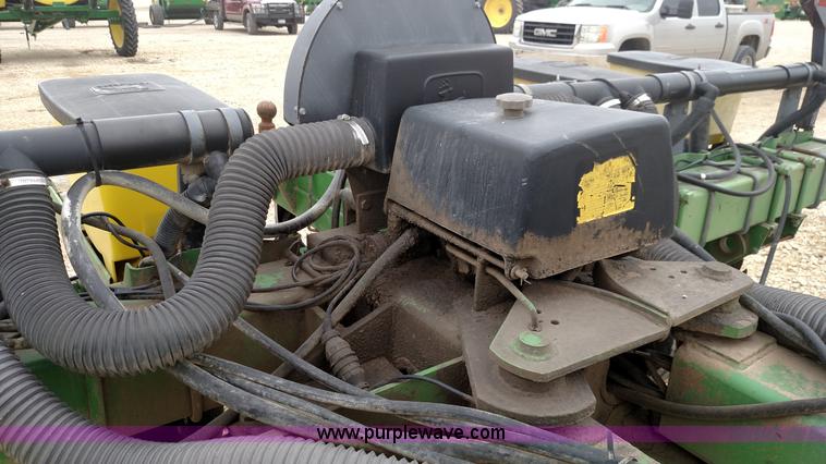 image for item F7638 John Deere 7200 planter