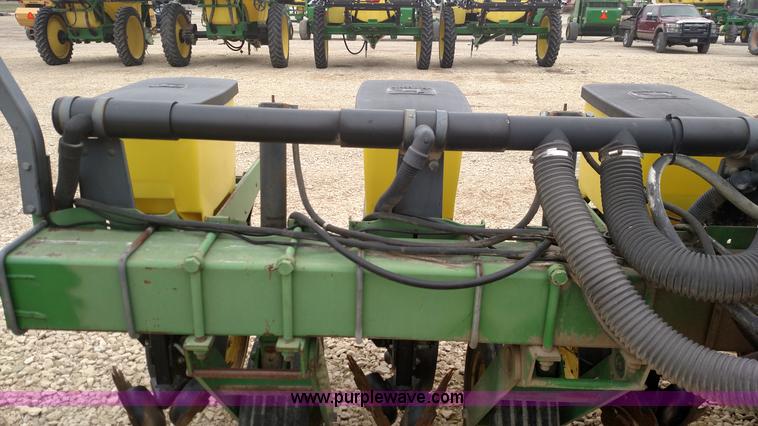 image for item F7638 John Deere 7200 planter