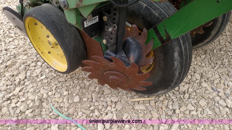 image for item F7638 John Deere 7200 planter