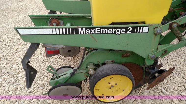 image for item F7638 John Deere 7200 planter