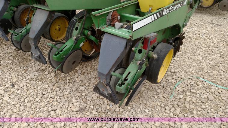 image for item F7638 John Deere 7200 planter