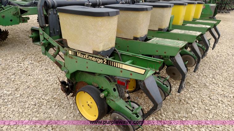 image for item F7638 John Deere 7200 planter