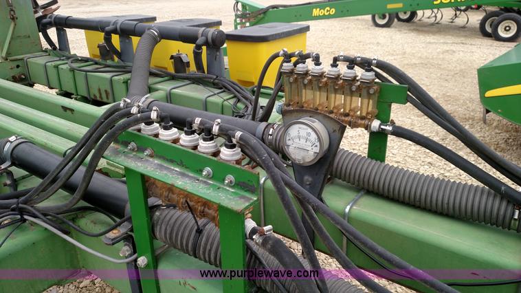 image for item F7638 John Deere 7200 planter