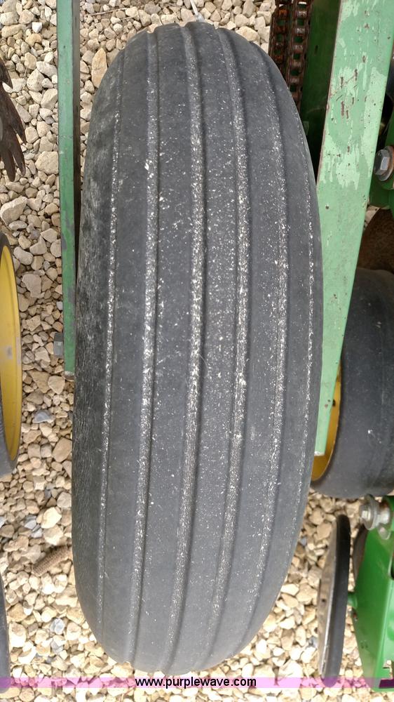 image for item F7638 John Deere 7200 planter