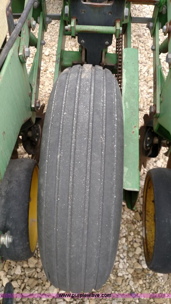 image for item F7638 John Deere 7200 planter