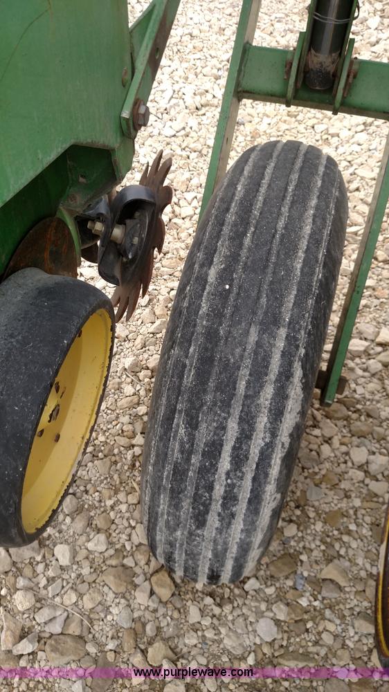 image for item F7638 John Deere 7200 planter