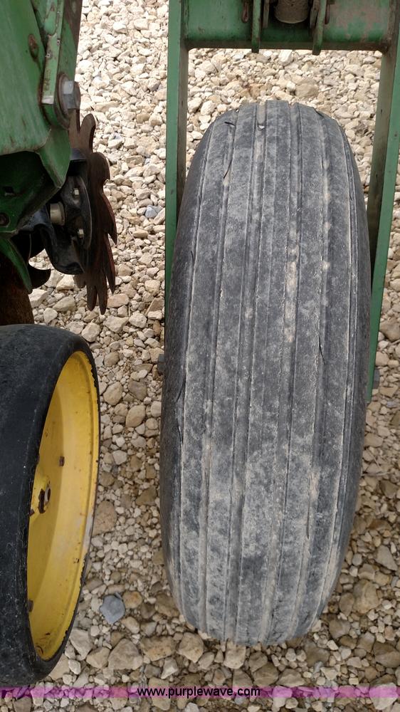 image for item F7638 John Deere 7200 planter