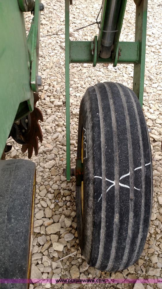 image for item F7638 John Deere 7200 planter