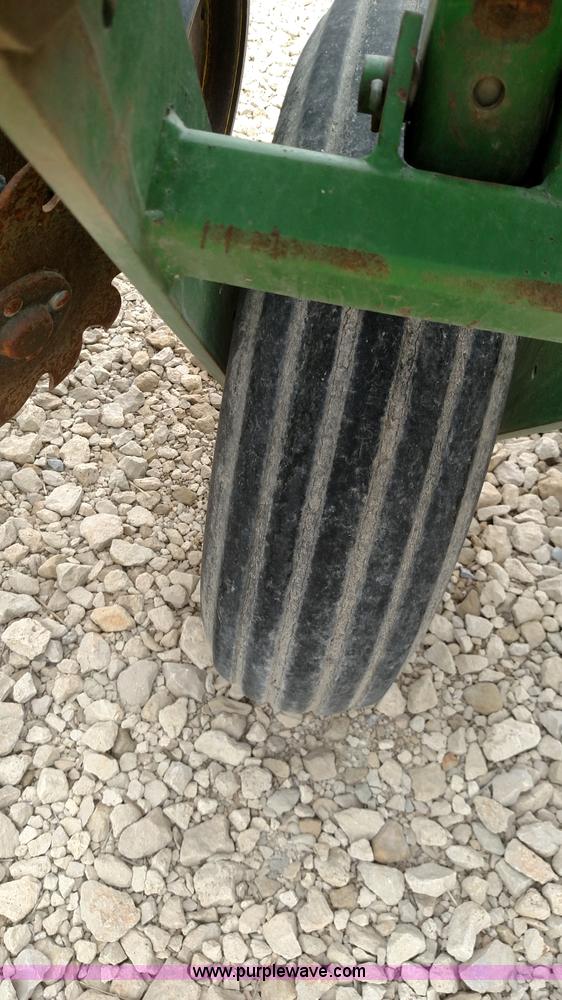 image for item F7638 John Deere 7200 planter