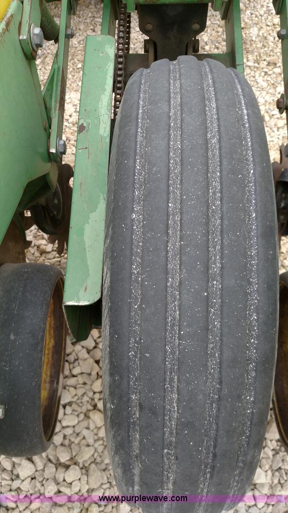 image for item F7638 John Deere 7200 planter