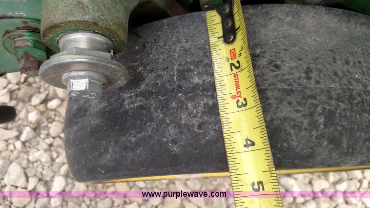 image for item F7638 John Deere 7200 planter