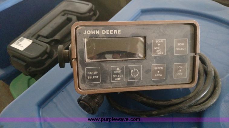 image for item F7638 John Deere 7200 planter
