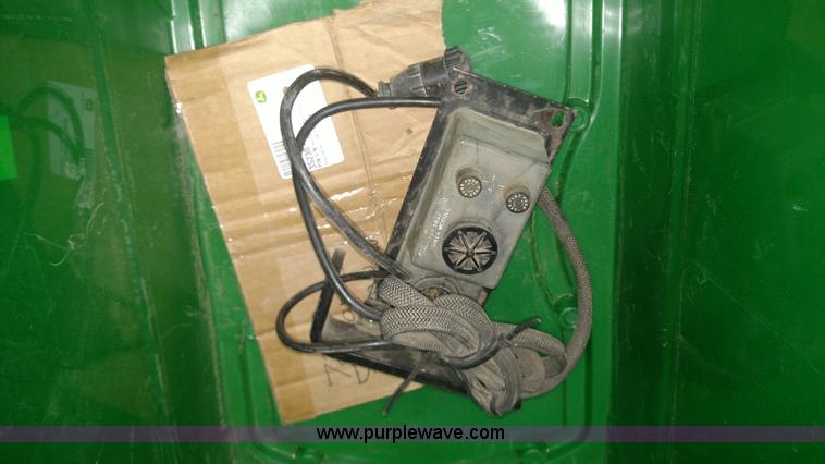 image for item F7638 John Deere 7200 planter