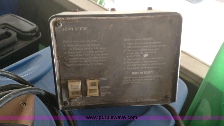 image for item F7638 John Deere 7200 planter