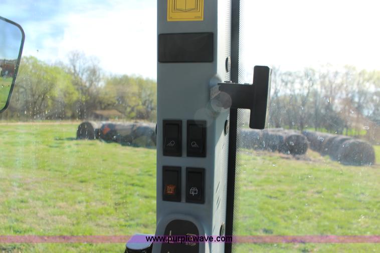 image for item F7639 2010 New Holland T5070 tractor