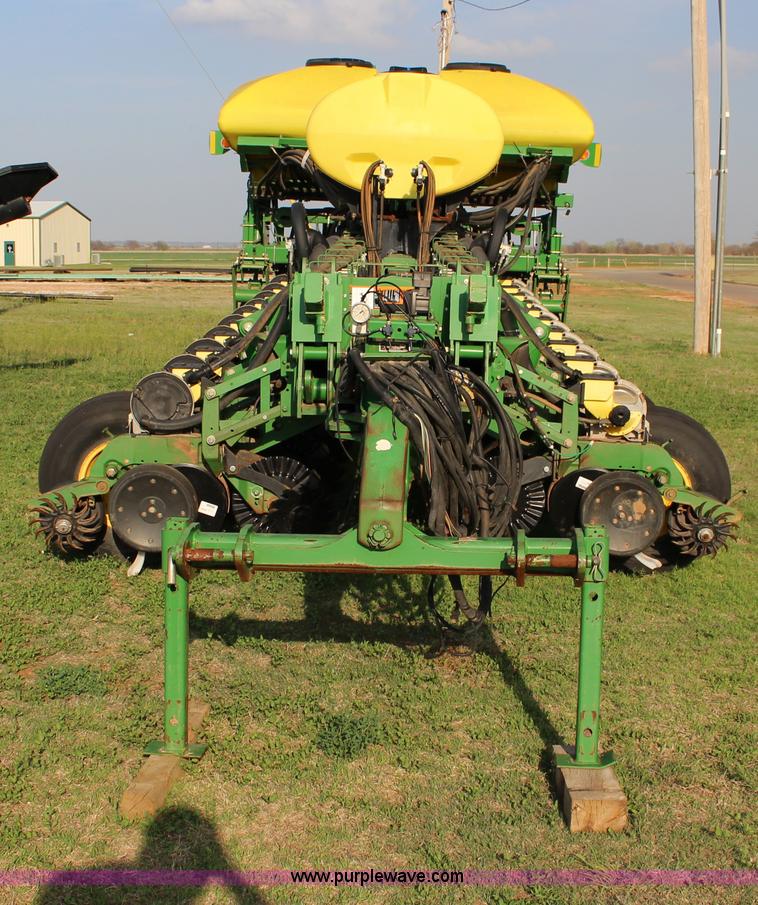 image for item F7652 2007 John Deere 1770NT planter