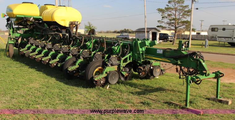 image for item F7652 2007 John Deere 1770NT planter
