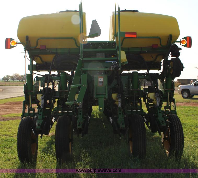 image for item F7652 2007 John Deere 1770NT planter