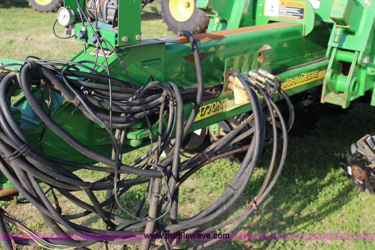 image for item F7652 2007 John Deere 1770NT planter