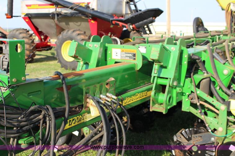 image for item F7652 2007 John Deere 1770NT planter