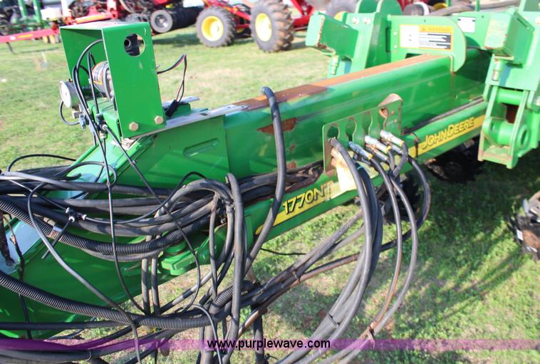 image for item F7652 2007 John Deere 1770NT planter