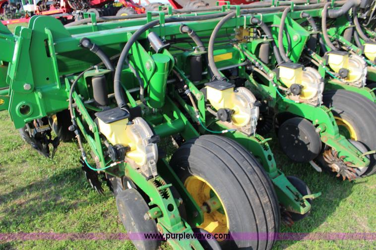 image for item F7652 2007 John Deere 1770NT planter