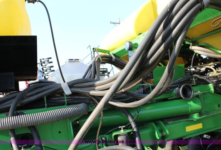 image for item F7652 2007 John Deere 1770NT planter