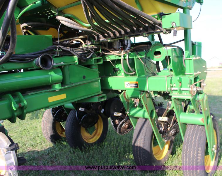 image for item F7652 2007 John Deere 1770NT planter