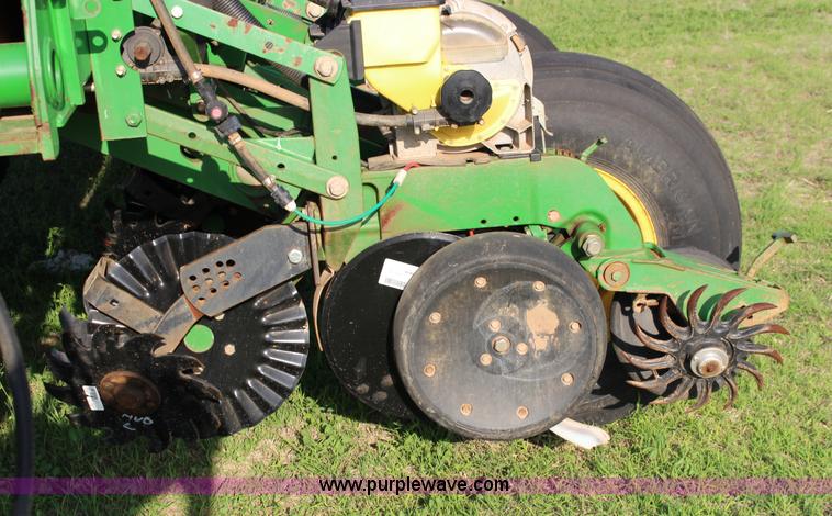 image for item F7652 2007 John Deere 1770NT planter